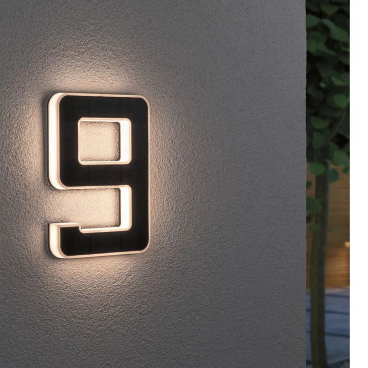 Aurinkokennolla toimiva talonnumero LED-valolla ja hämäräkytkimellä