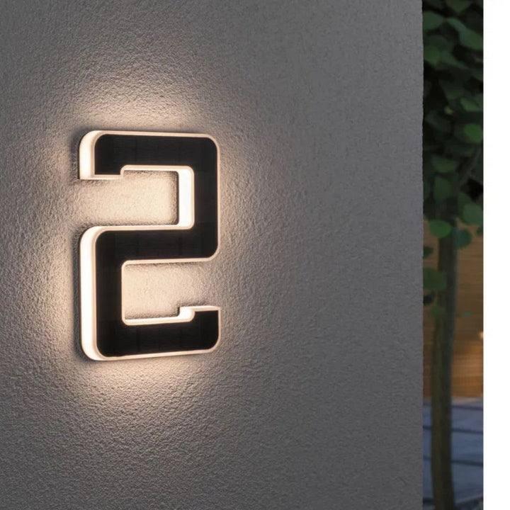 Solcelledrevet husnummer med LED og skumringssensor