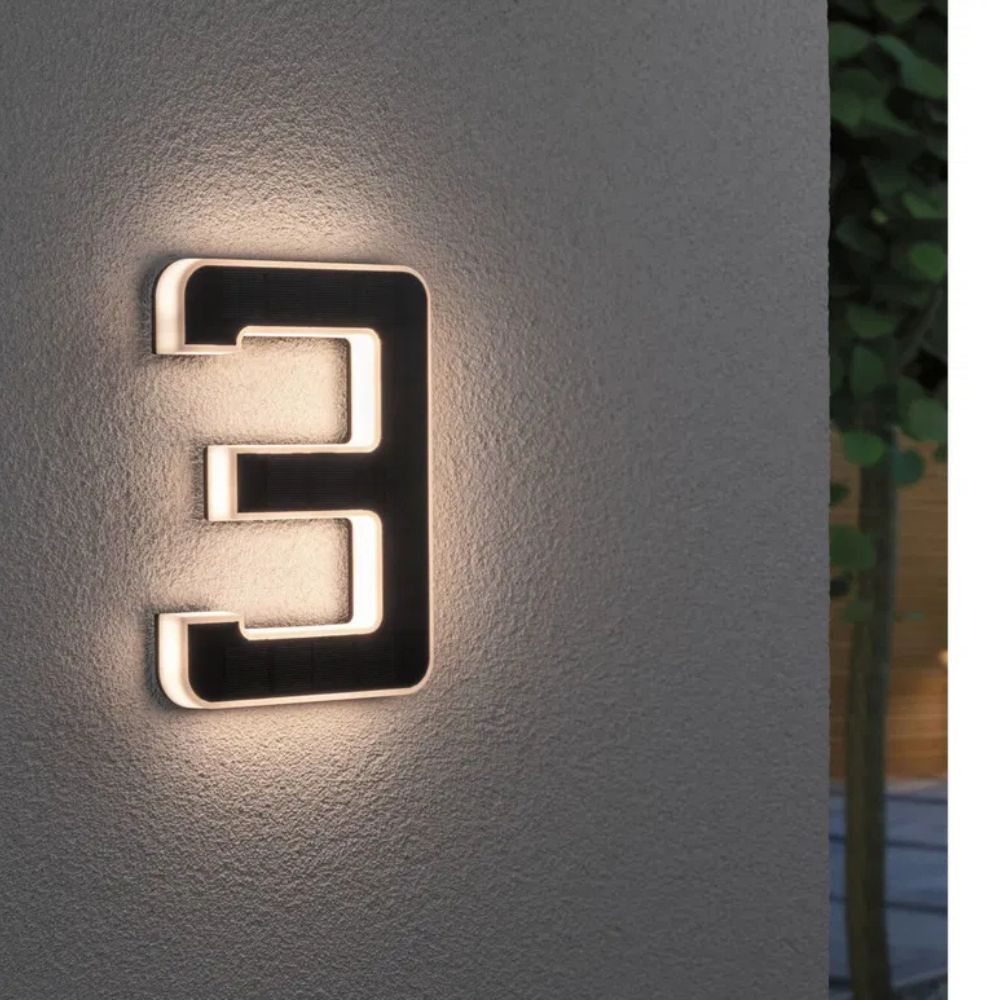 Aurinkokennolla toimiva talonnumero LED-valolla ja hämäräkytkimellä