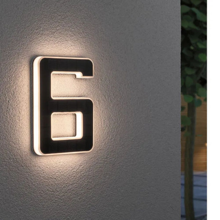 Aurinkokennolla toimiva talonnumero LED-valolla ja hämäräkytkimellä
