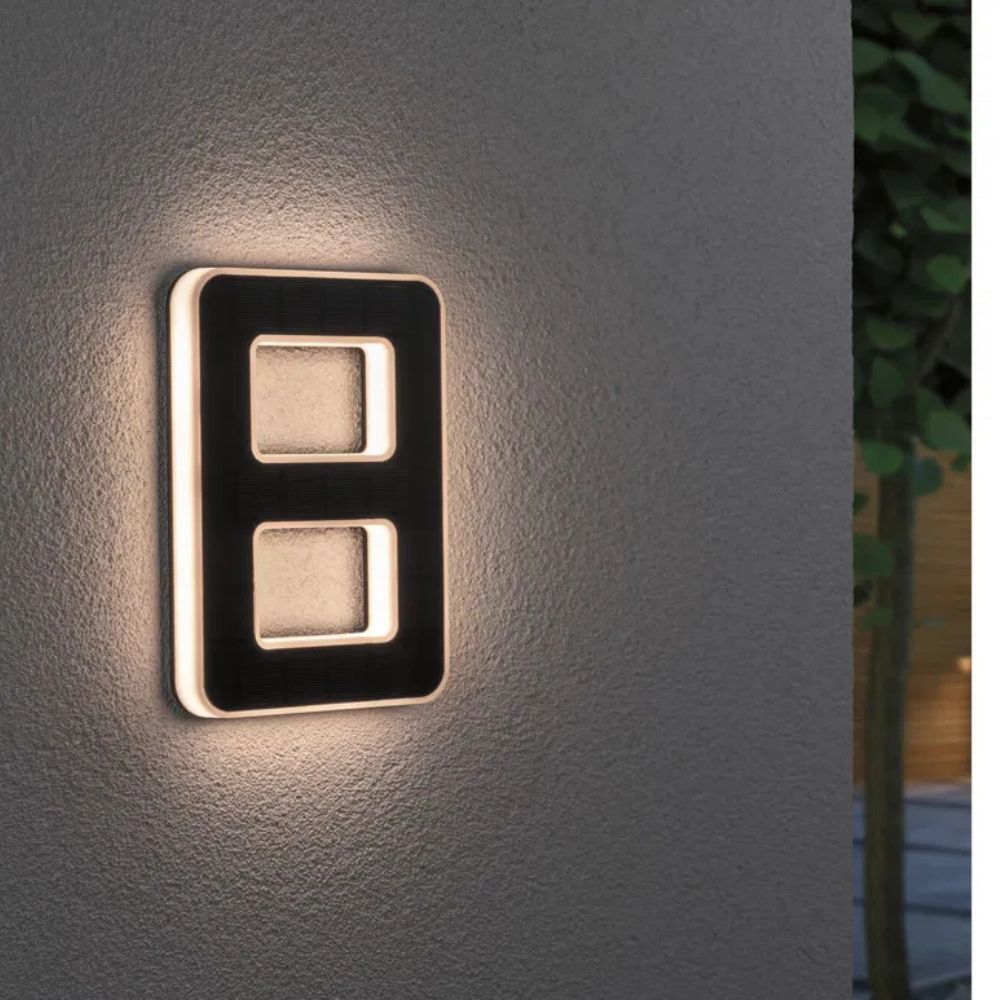 Aurinkokennolla toimiva talonnumero LED-valolla ja hämäräkytkimellä